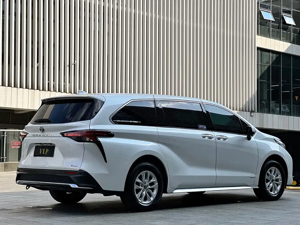 Toyota Granvia 2024 2.5L Comfort