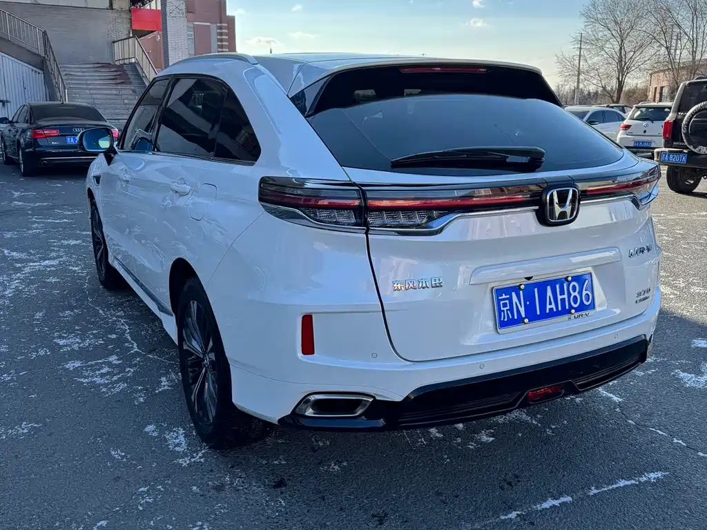 HONDA UR V