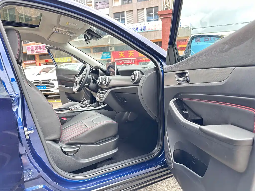 BAIC EX5 — миниатюра 8