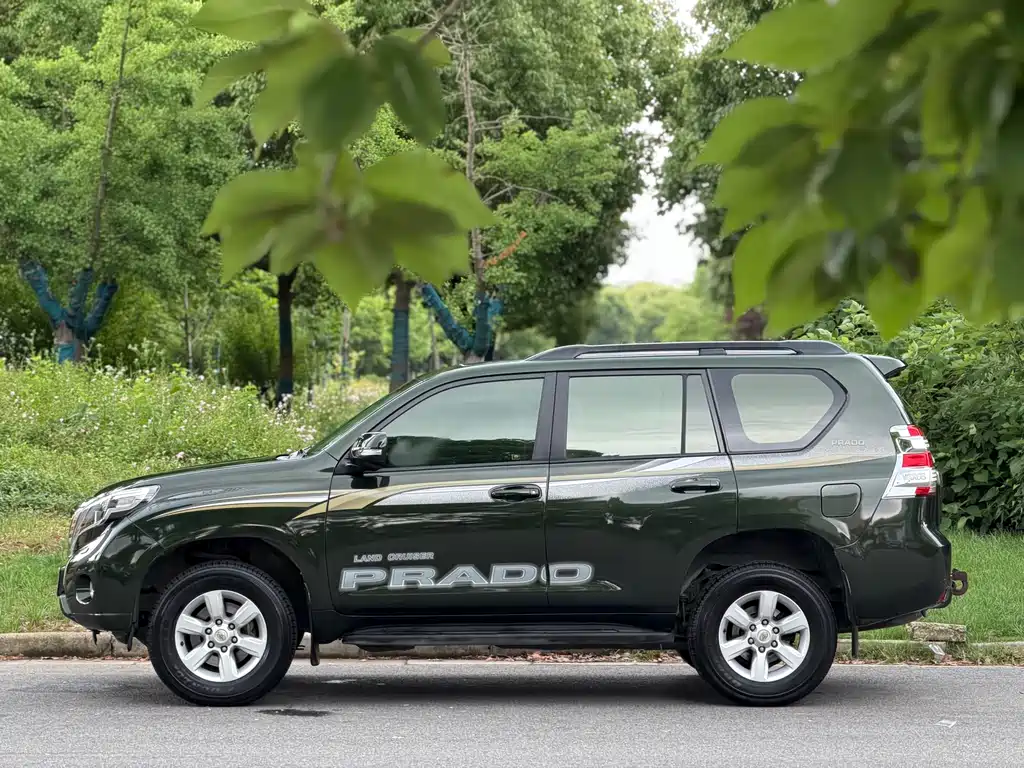 Toyota Land Cruiser Prado 2016 2.7L AT Luxury