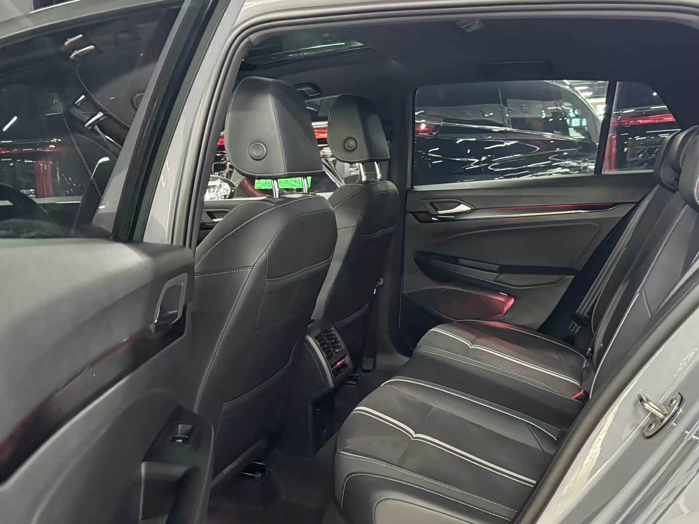 Volkswagen Golf 1.4 л 2022 г. Серебристо-серый, пробег 37000 км