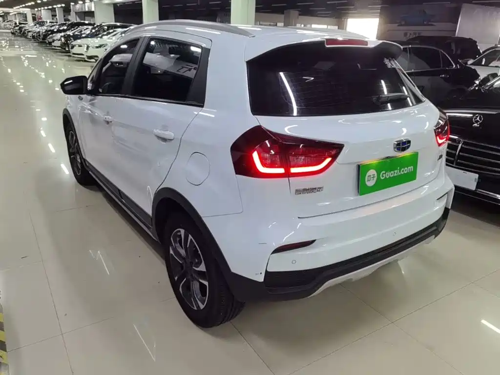 Geely Vision X3 — миниатюра 5