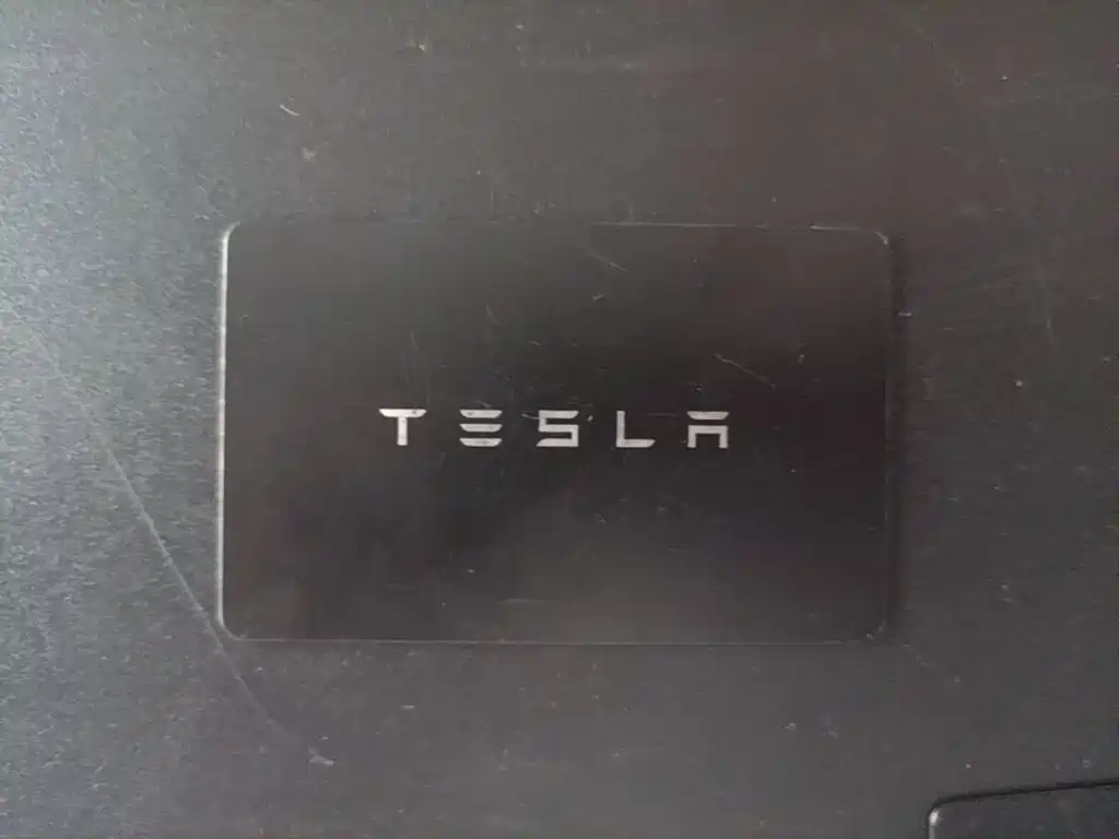 Tesla Model Y — миниатюра 9