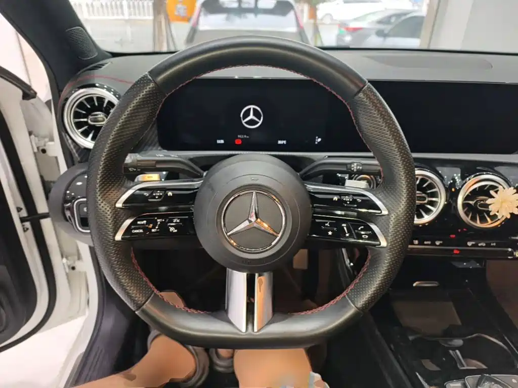 Mercedes-Benz A-Class — миниатюра 11