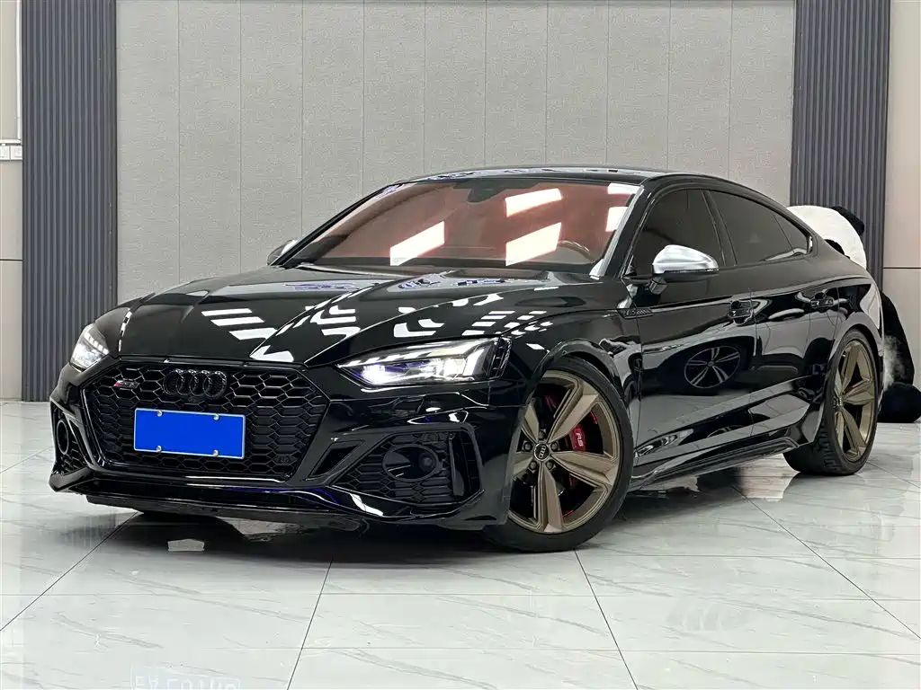 AUDI RS 5