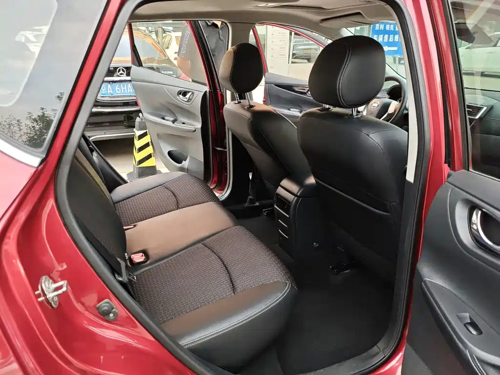 Nissan Tiida — миниатюра 8