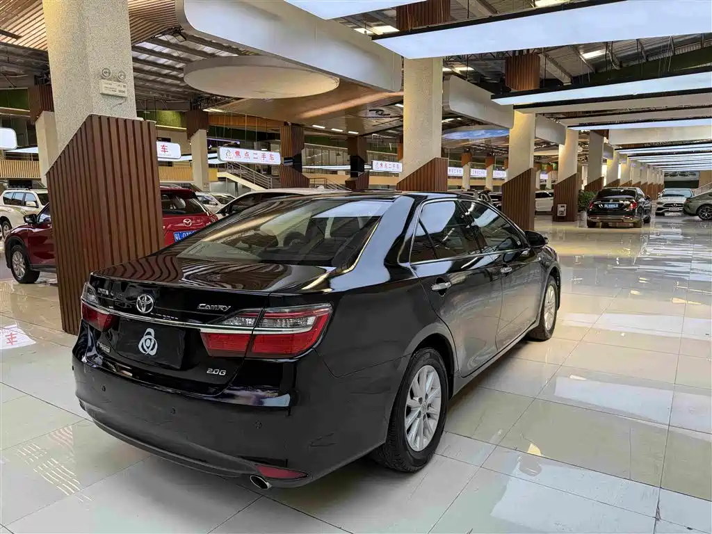 Toyota Camry — миниатюра 9