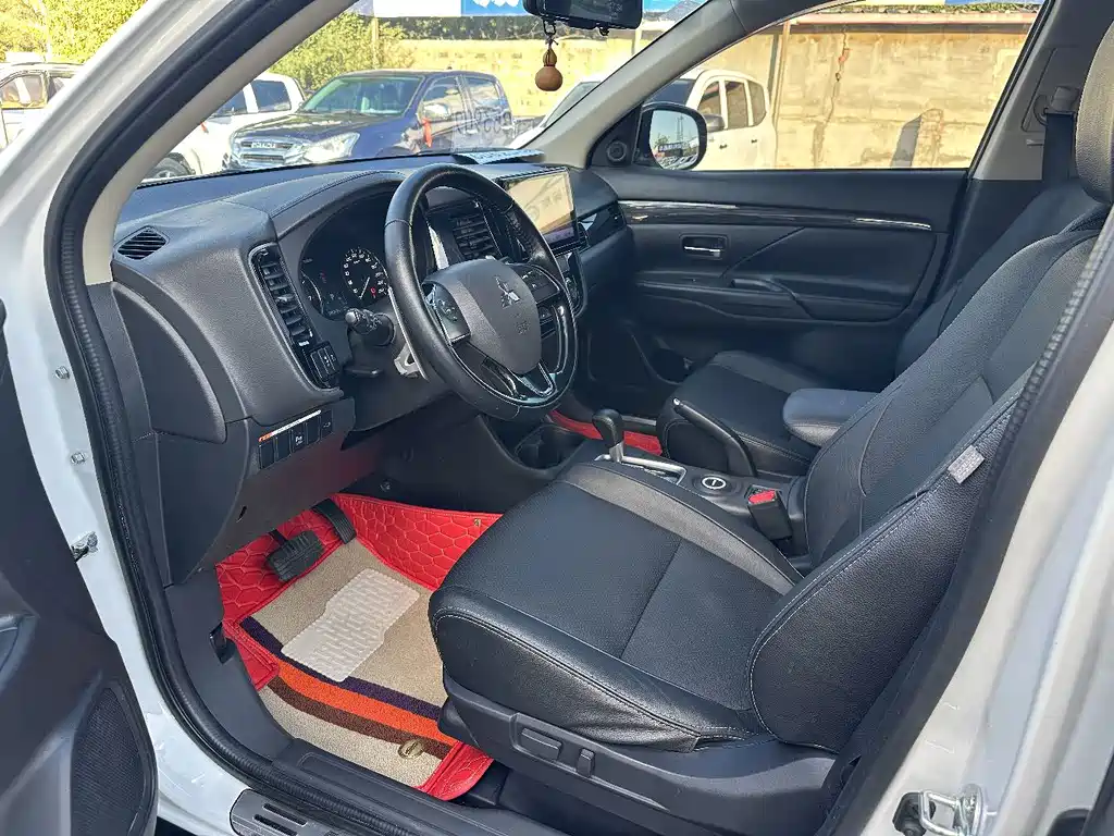 Mitsubishi Outlander (Import) — миниатюра 4