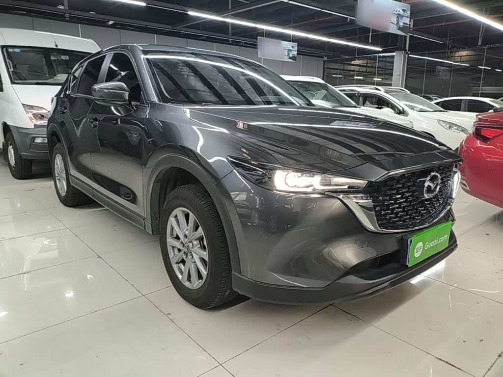 Mazda CX-5 2.0 л 2024 г. Серебристо-серый, пробег 17400 км