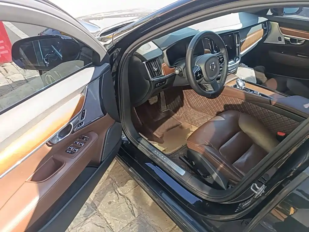 Volvo S90 — миниатюра 16