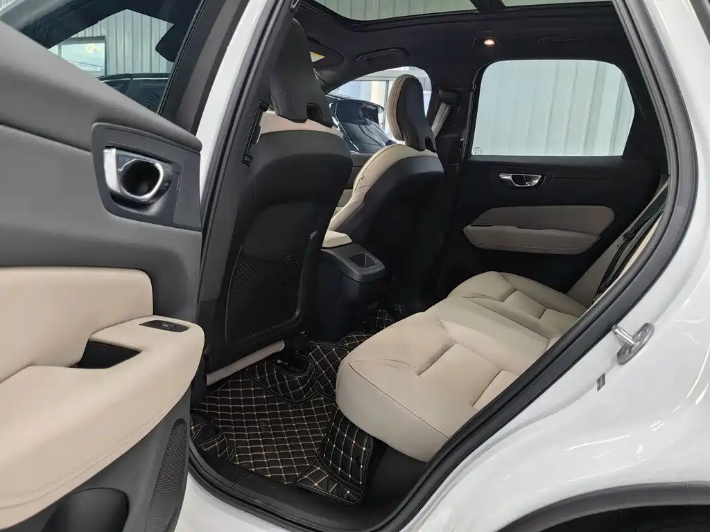 Volvo XC60 — миниатюра 6