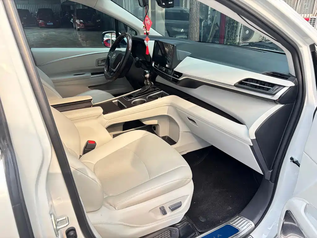 Toyota Granvia 2024 2.5L Comfort