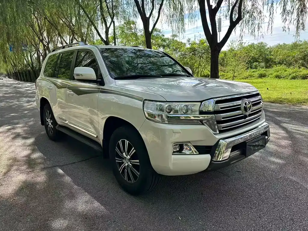 Купить Toyota Land Cruiser