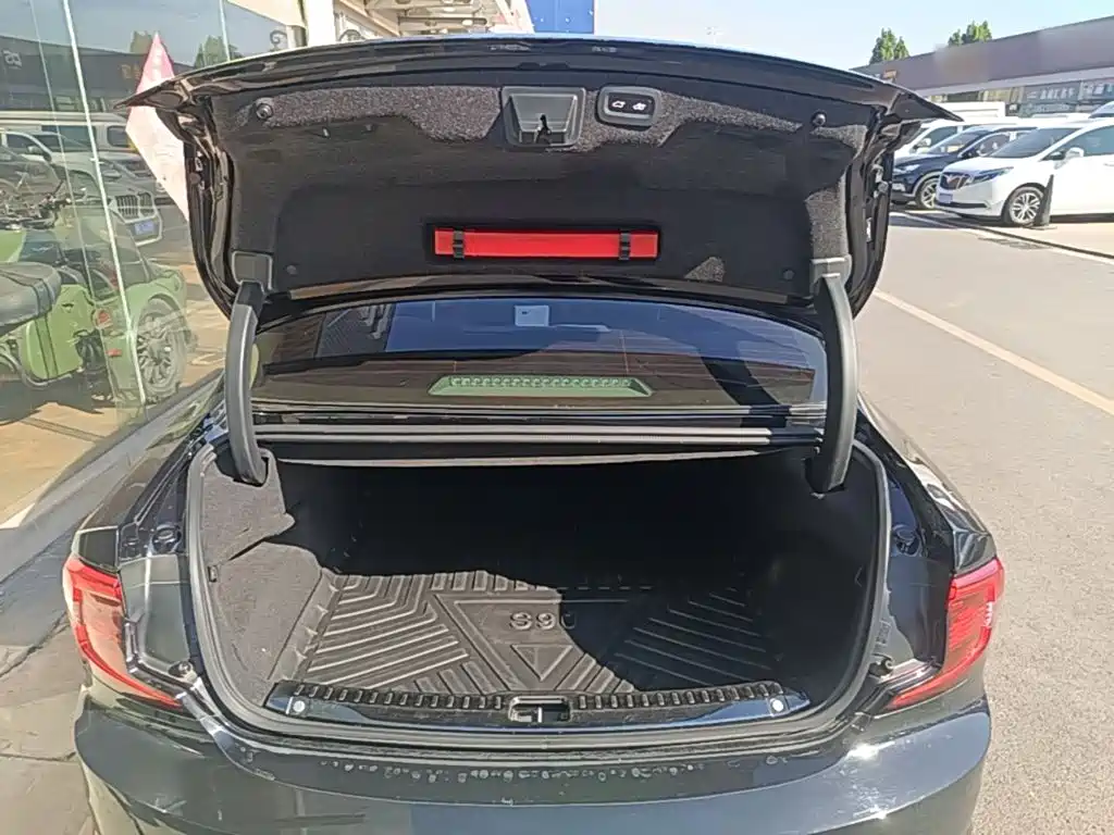 Volvo S90 — миниатюра 19