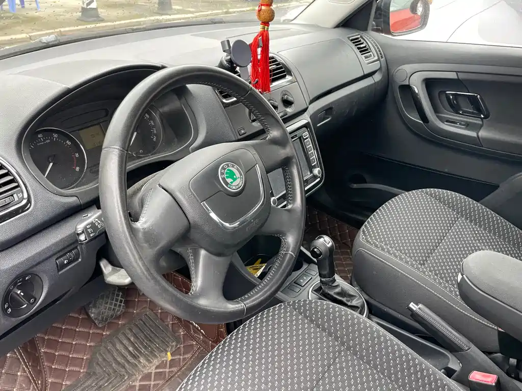 Skoda Fabia — миниатюра 12