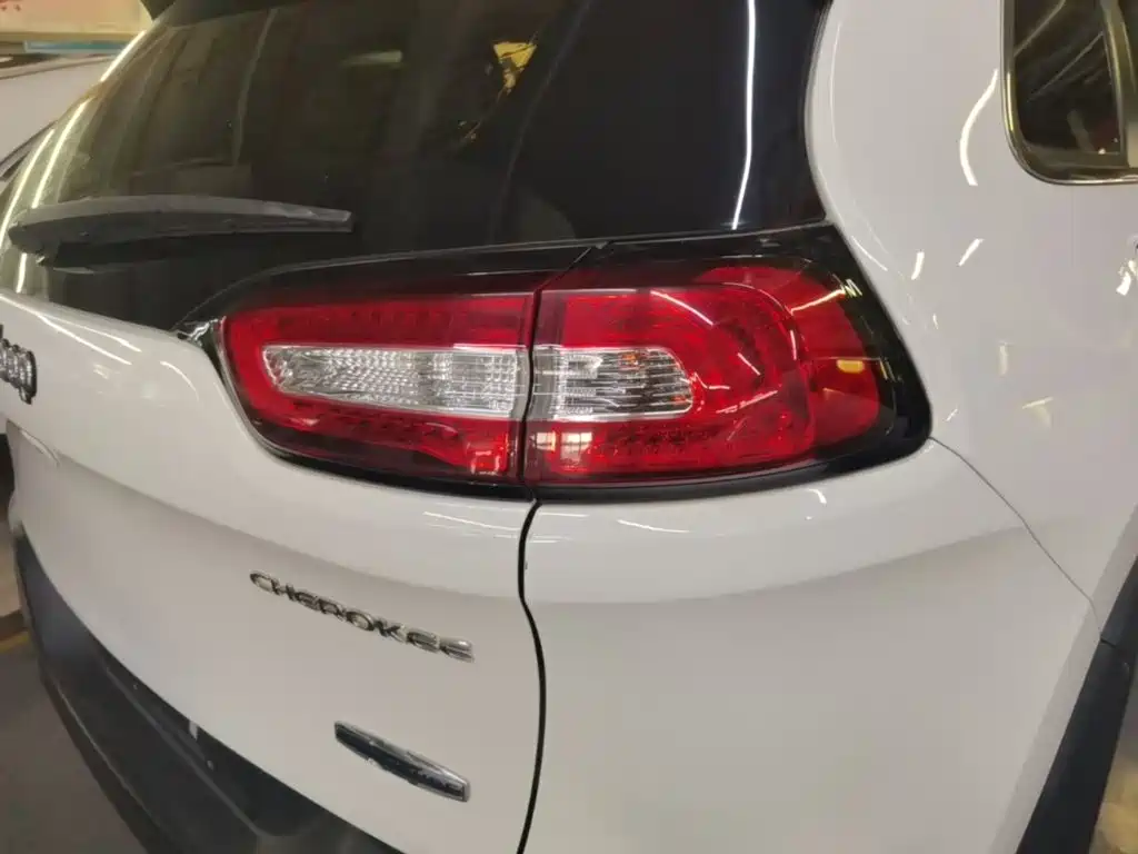 Jeep Cherokee — миниатюра 8