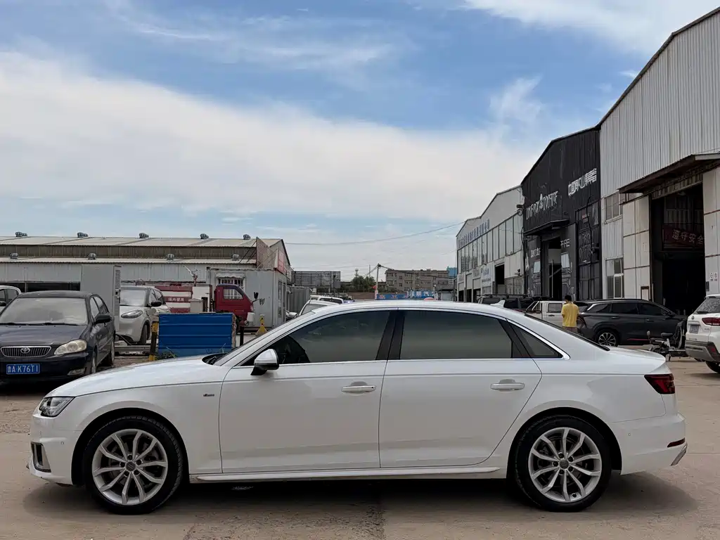 Audi A4L 2019 40 TFSI Fashion V