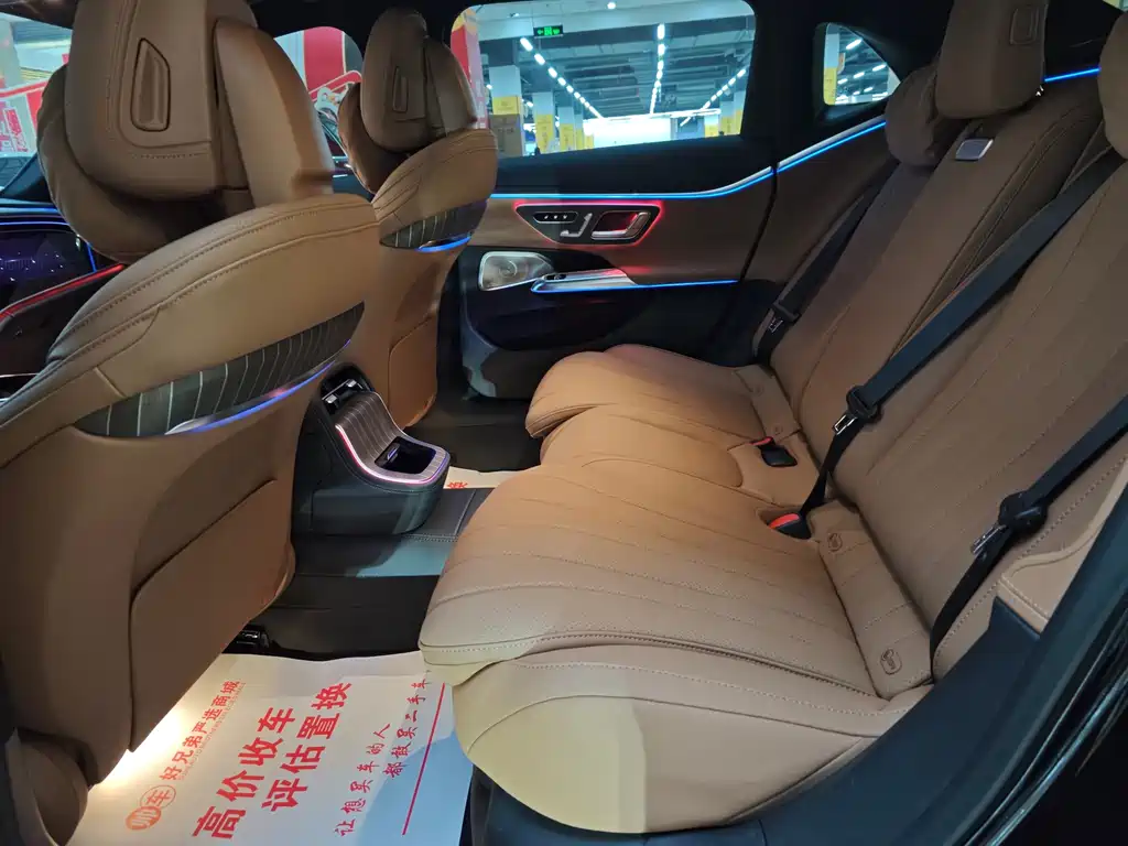 Mercedes-Benz E-Class — миниатюра 6