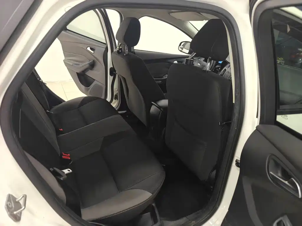 Ford Focus — миниатюра 12