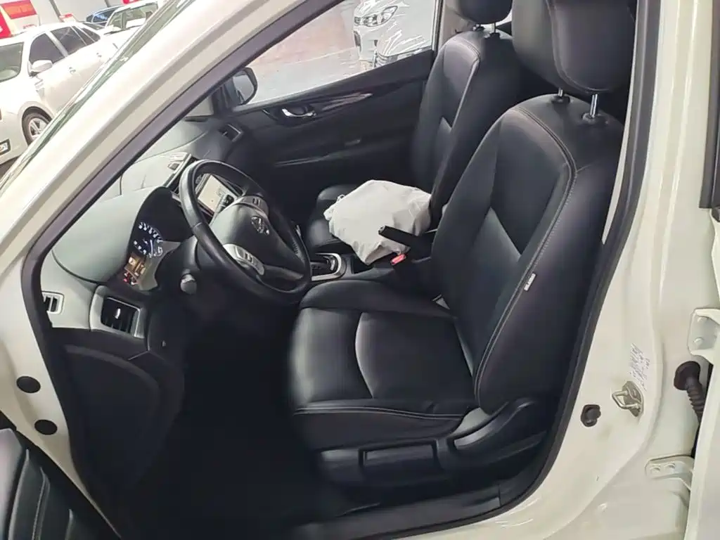Nissan Tiida — миниатюра 15