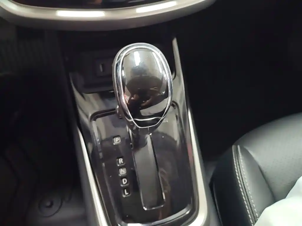 Nissan Tiida — миниатюра 14