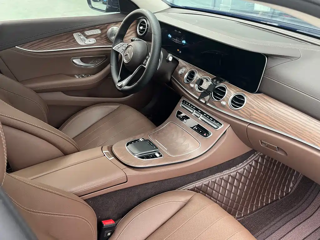Mercedes-Benz E-Class - фото 14