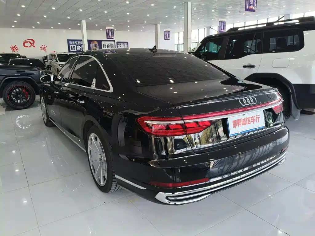 Audi A8 — миниатюра 6