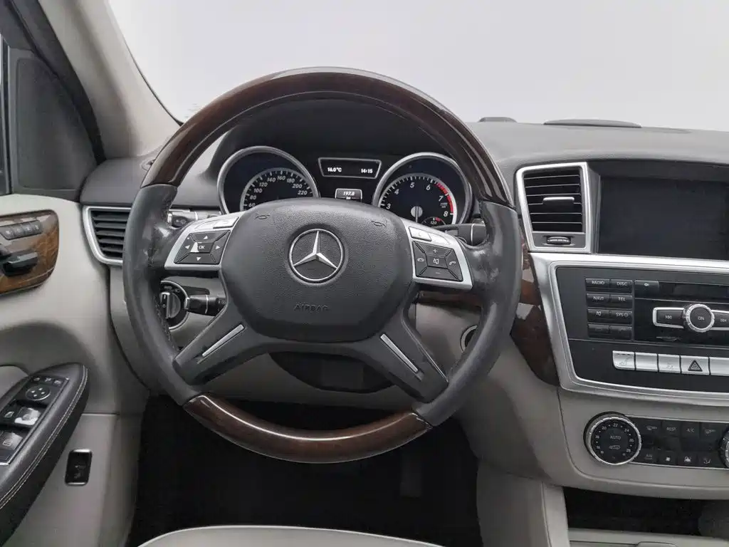 Mercedes-Benz M-Class — миниатюра 11