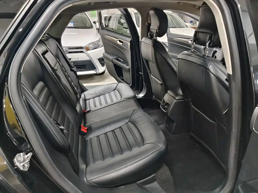 Ford Mondeo — миниатюра 10