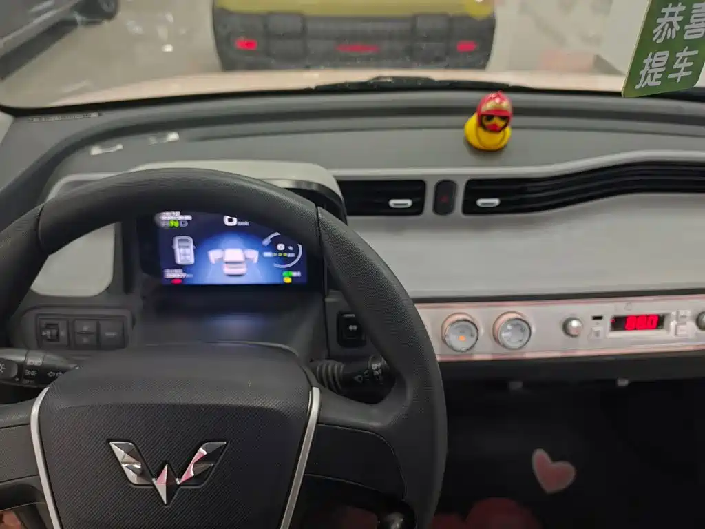 Заказать Wuling MINIEV 2021 года за 642 592 ₽  из Китая