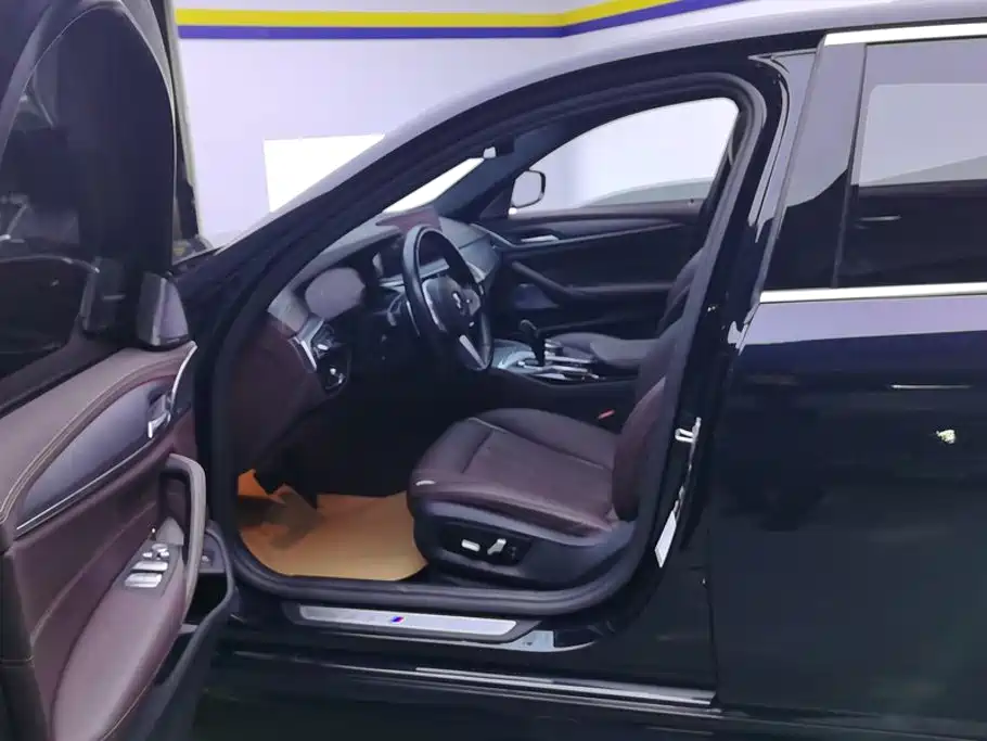 BMW 5 Series — миниатюра 9