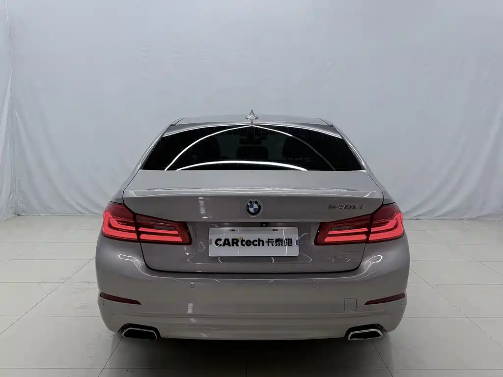BMW 5 Series — миниатюра 13