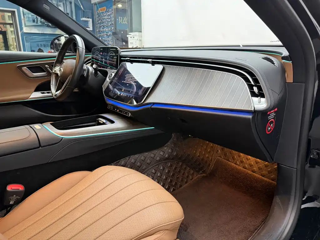 Mercedes-Benz E-Class — миниатюра 11