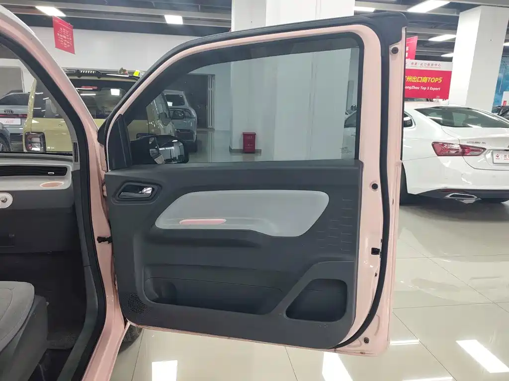Заказать Wuling MINIEV 2021 года за 642 592 ₽  из Китая
