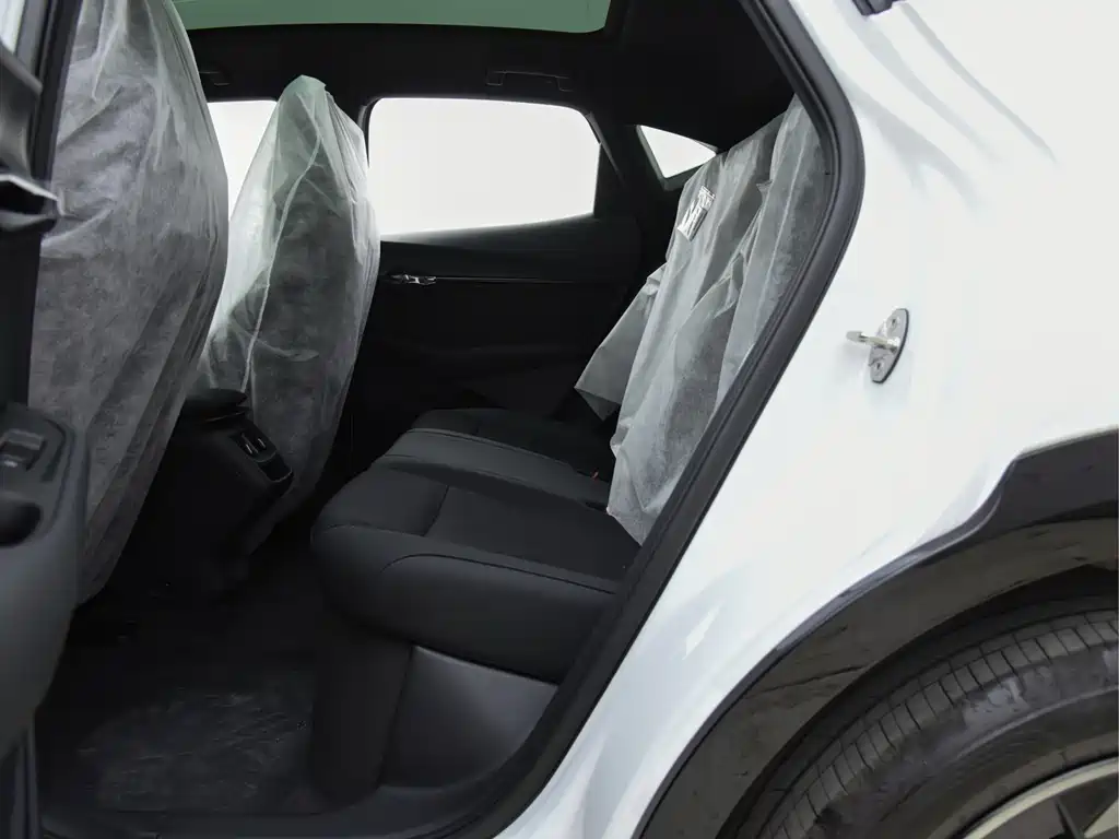 Volkswagen 06 2025 Pure