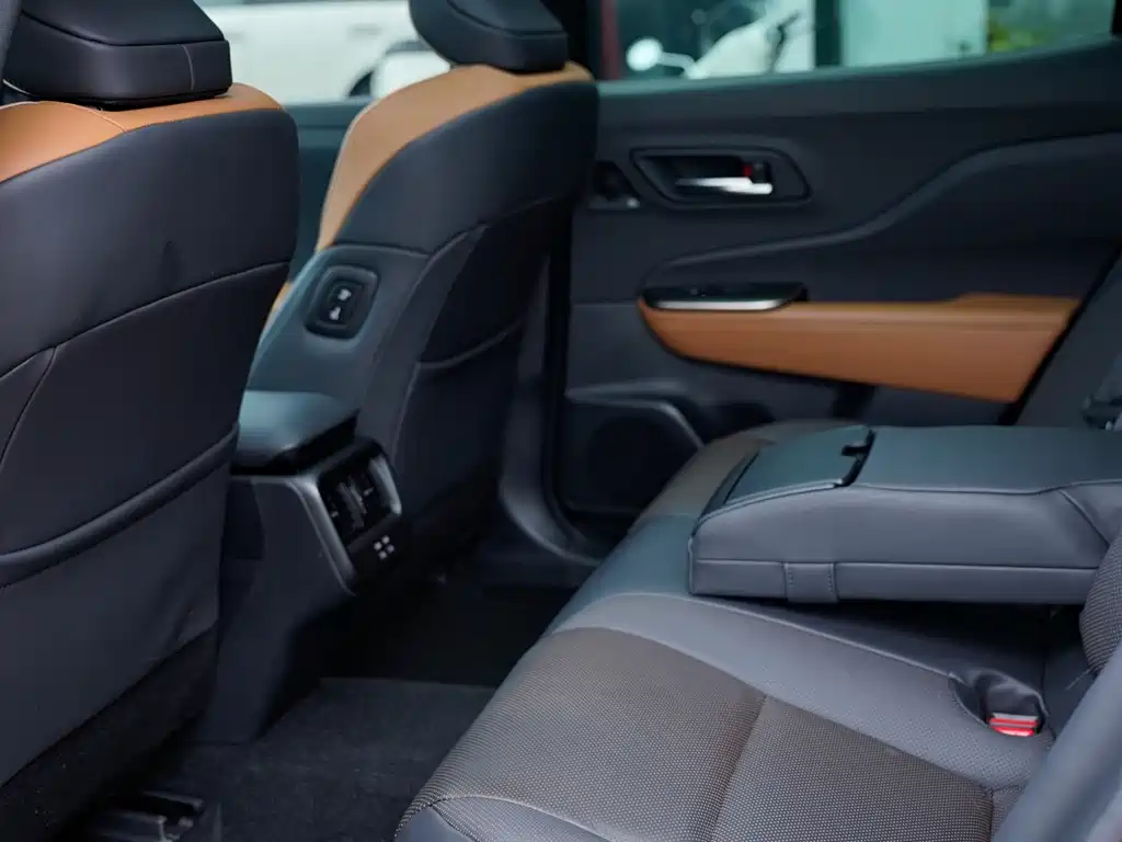 TOYOTA CROWN SPORTCROSS