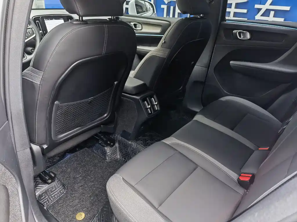 Volvo XC40 — миниатюра 9