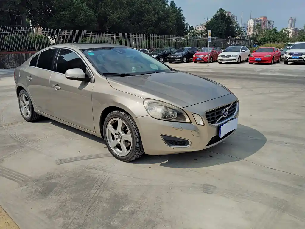 Volvo S60 (Import) — миниатюра 3