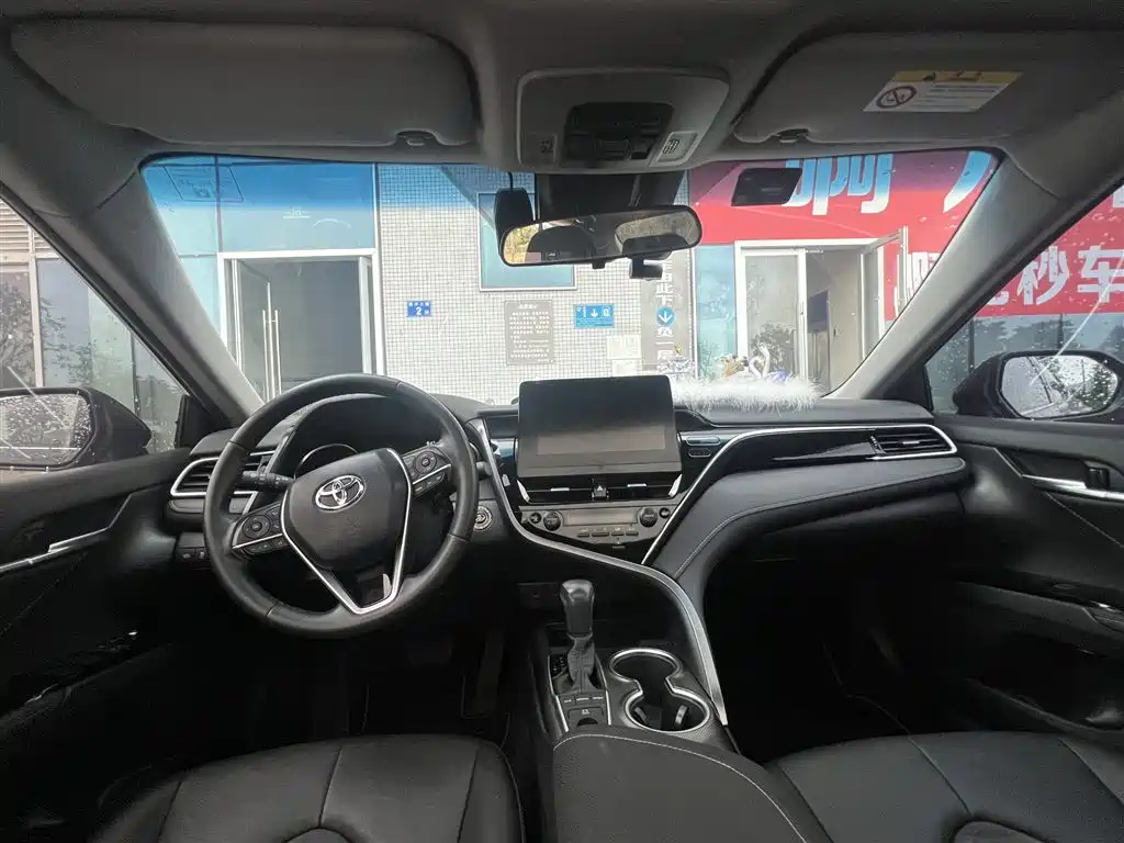 Toyota Camry — миниатюра 6