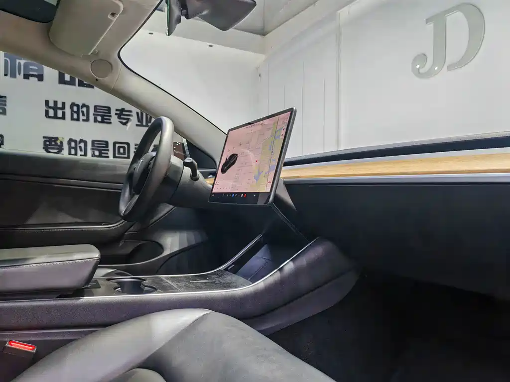 Tesla Model 3 — миниатюра 9