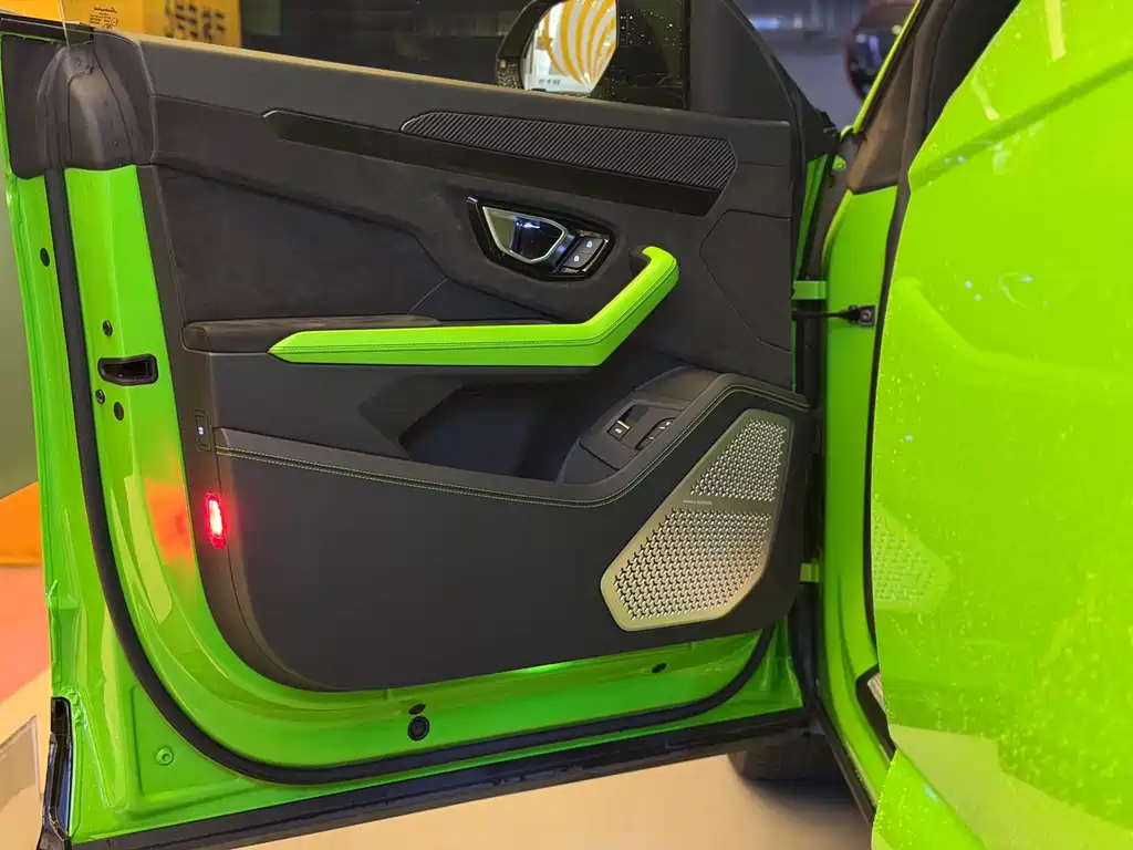 Lamborghini Urus — миниатюра 9