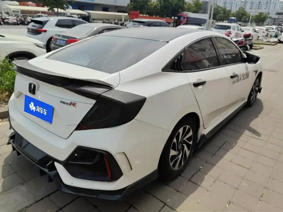 Honda Civic 2016 220TURBO MT Luxury