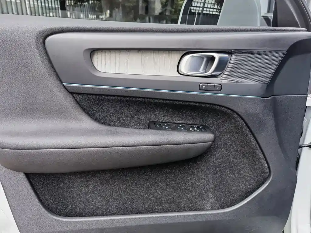 Volvo XC40 — миниатюра 7