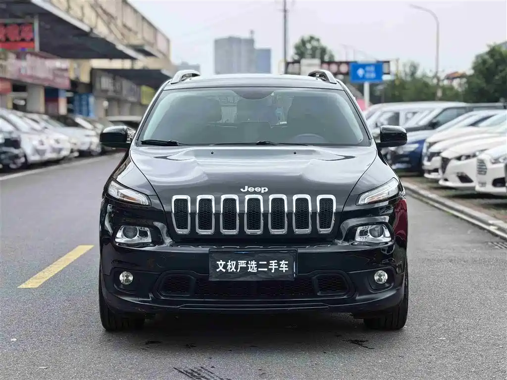 Купить Jeep Cherokee