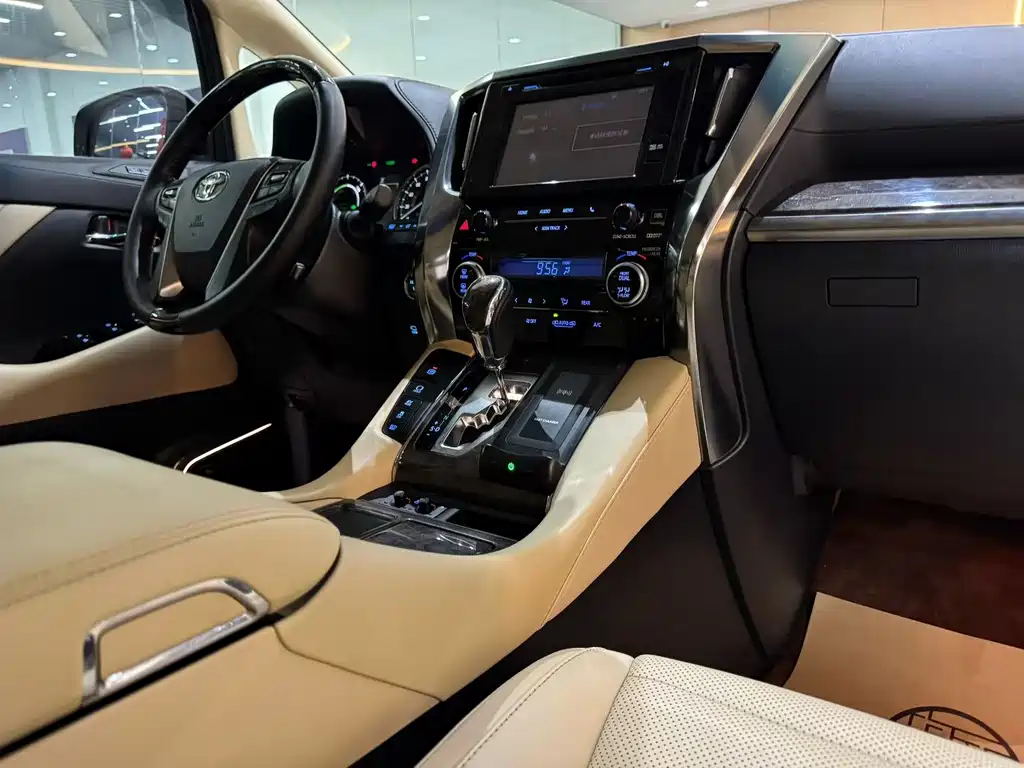 Toyota Vellfire 2019 2.5L HV Luxury