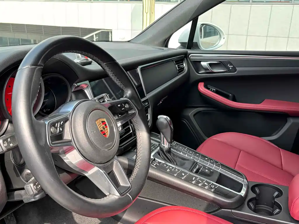 Porsche Macan — миниатюра 11