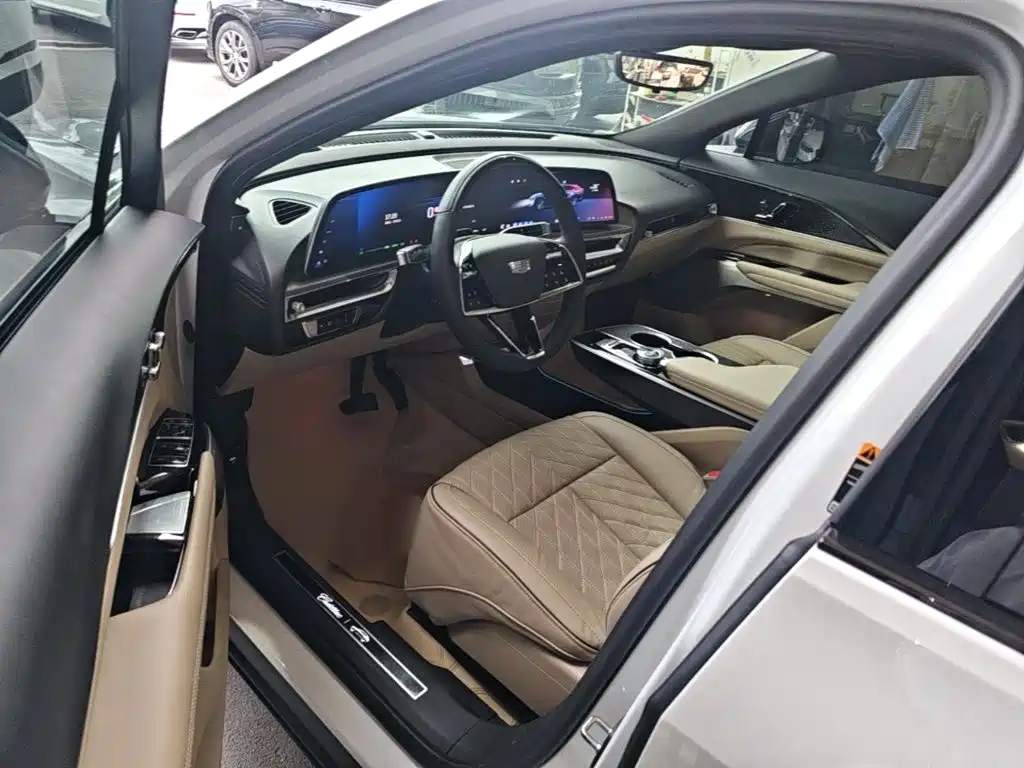 Cadillac Lyriq — миниатюра 16