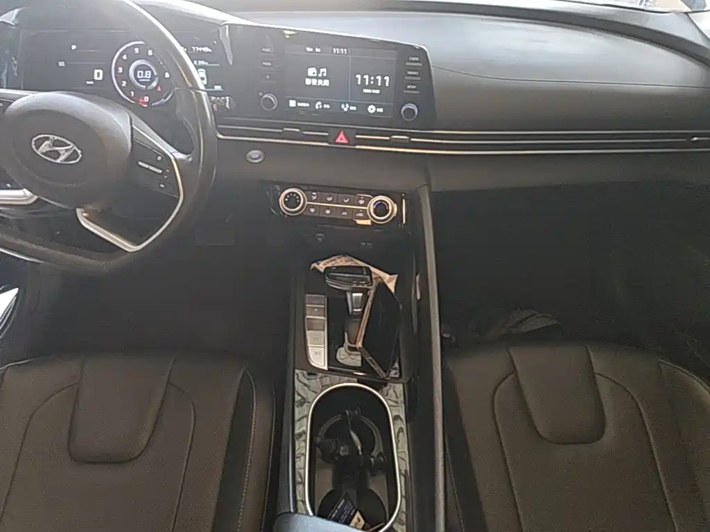 Hyundai Elantra — миниатюра 13