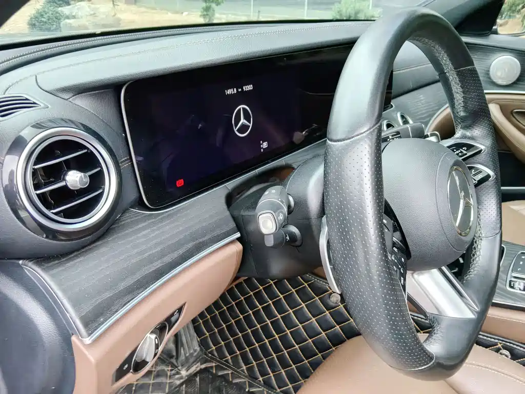 Mercedes-Benz E-Class — миниатюра 9