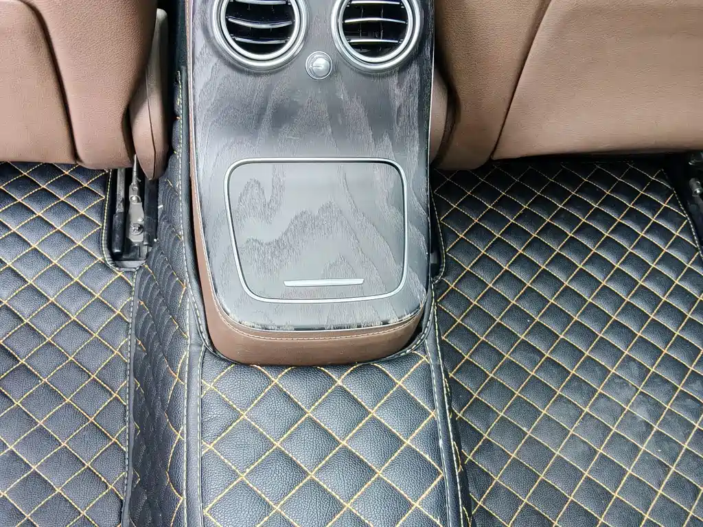 Mercedes-Benz E-Class — миниатюра 11
